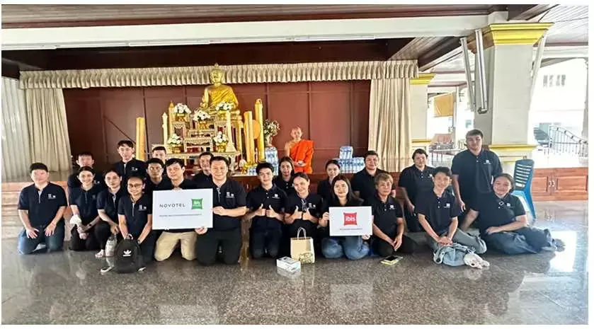 Big Cleaning at Makkasan Temple
